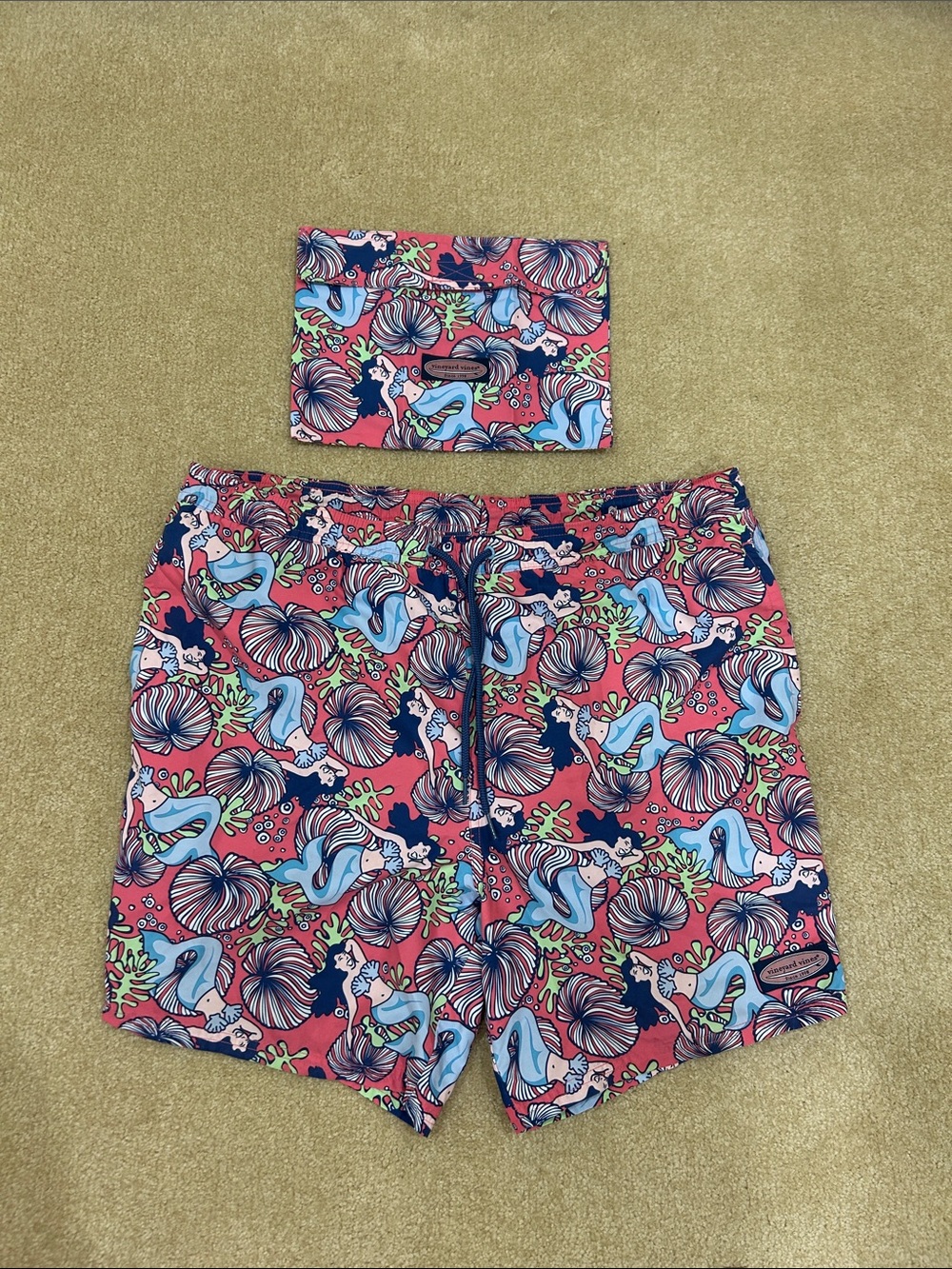 New Vineyard Vines Colorful Mermaid & Shell Print Swim Trunks and Pouch
